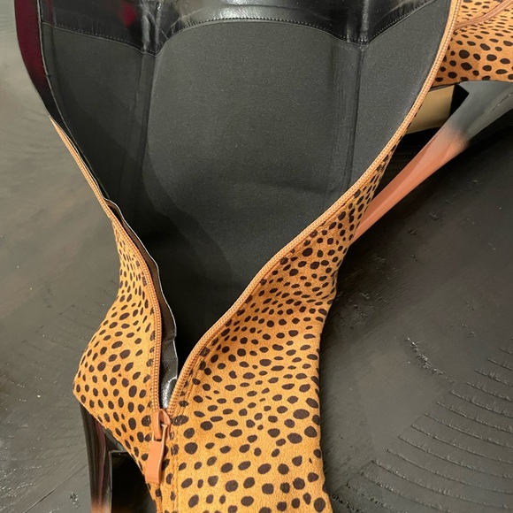 Stiletto Leopard print suede platform boots! These are super sexy! Size 38/7.5 - Picture 7 of 16